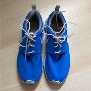 Nike Roshe size 5.5